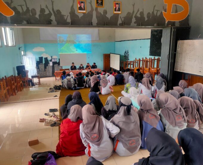 DPRD Banjarnegara Goes to School